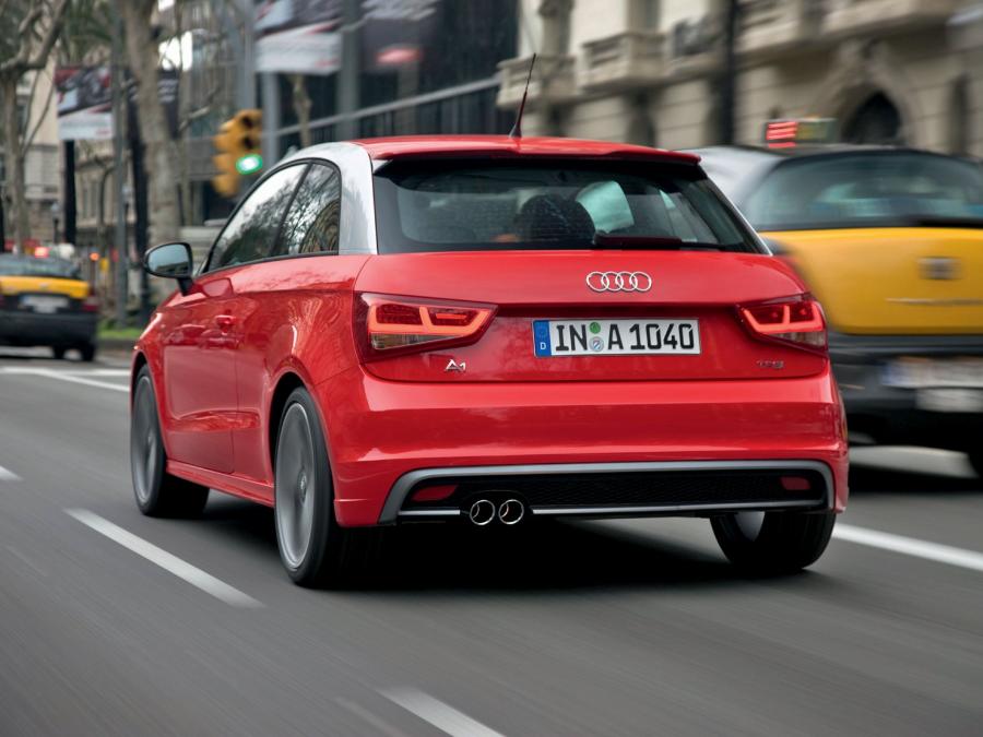  Audi A1 TFSI S-Line 2010 года  (фото 12 из 30)